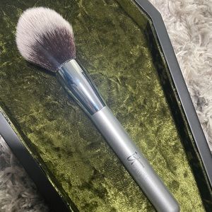 IT Cosmetics Airbrush Powder brush